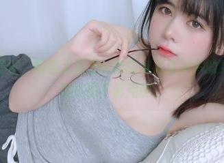 这组写真里，眼酱大魔王w给空姐肉丝更多的灵动，明显资源不够用啊。