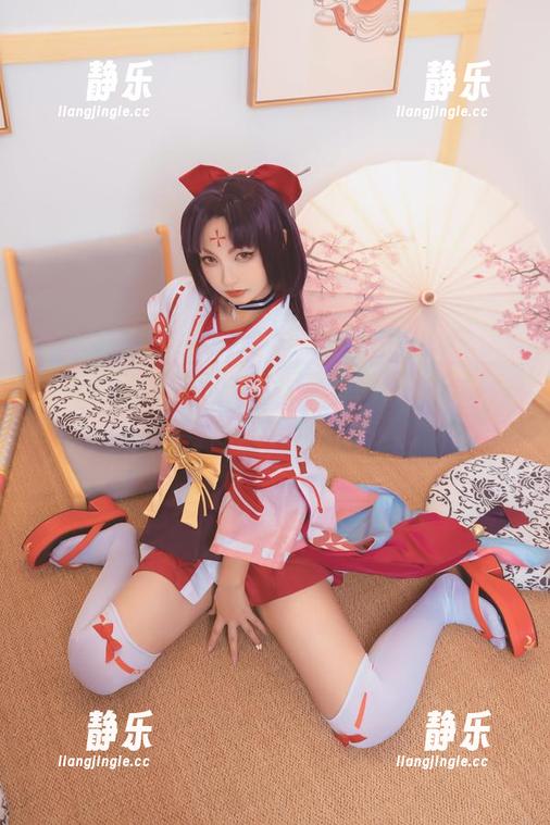 神乐坂真冬 没啥好犹豫的,神乐坂真冬的御姐写真,赶紧下载!