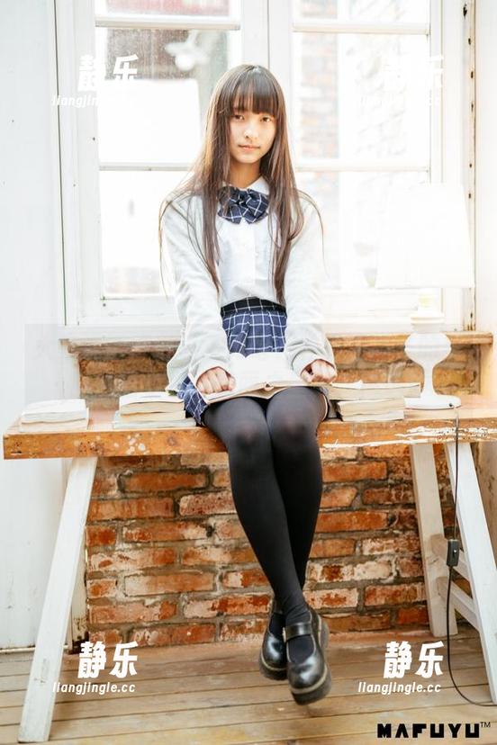 神乐坂真冬 大家说话声音小了为啥?神乐坂真冬的美脚忙着争夺“美丽之星”,精选!