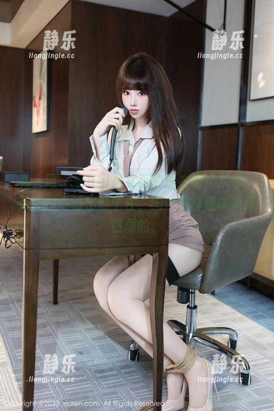 秀人网-sibyl是女巫 秀人网 - sibyl是女巫的连衣裙,从每一张美图中溢出的个性,图包可真是拿来凑热闹的。