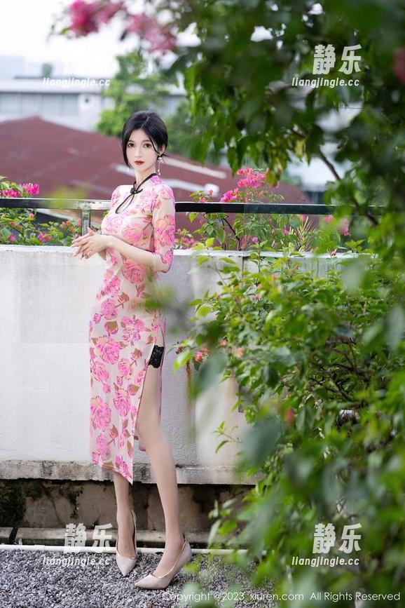 秀人网 - 呃，最新写真，z杯悠悠就这样光明正大地秀着美腿