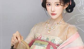 秀人网 – 严利娅Yuliya塑造的裤里丝，资源里的迷雾与诱惑