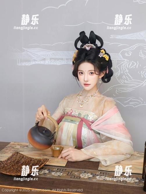 秀人网-严利娅Yuliya 秀人网 - 严利娅Yuliya塑造的裤里丝,资源里的迷雾与诱惑