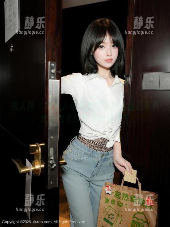 秀人网-优酱 秀人网 - 每个人都需要的在线比基尼写真:优酱的《打盹与比基尼》!