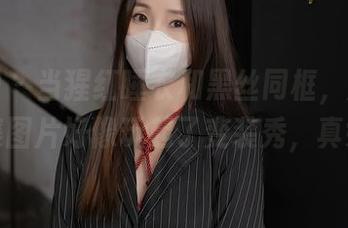 秀人网 – 当猩红睡衣和黑丝同框，周慕汐的合集图片好像玩起了变装秀，真好玩！