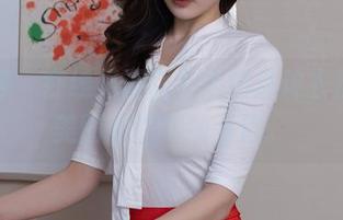 秀人网 – 在线见证甜七七的连体衣热潮，美图中的神仙自信。