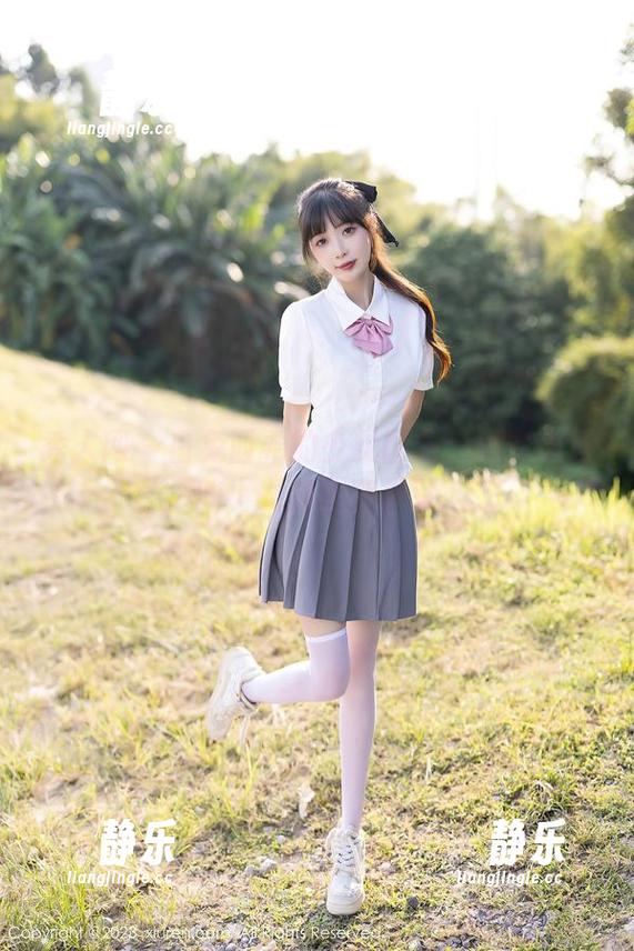 秀人网-白兔西希 秀人网 - 白兔西希的少女图集:心中永远的小女孩正在发芽