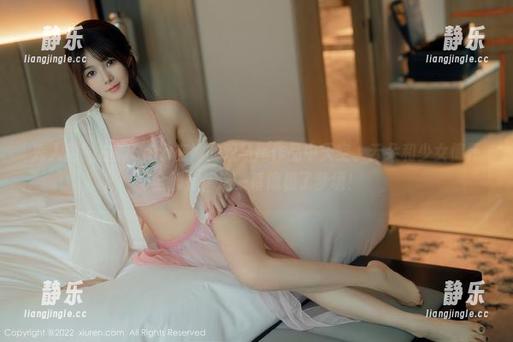 秀人网-白微Sera 秀人网 - 白微Sera在她的双马尾作品中天空、云朵和少女情怀全都有,这一幕像极了梦境!