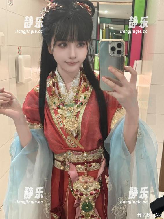 秋山AkI 那些原图之下的秋山AkI:恋爱?是秋天的风吧!