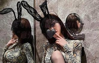 微密圈 – 免费写真集：脸红Dearie黑色大洞连衣裙下的每个“意外”，都让人只想继续看下去。