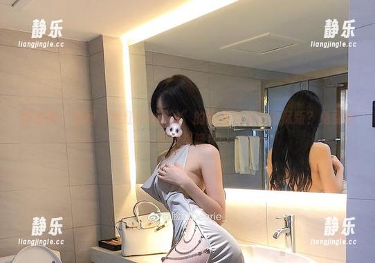 脸红Dearie 微密圈 - 想问“脸红Dearie”的短裙有没有隐藏版?免费套图求揭晓!