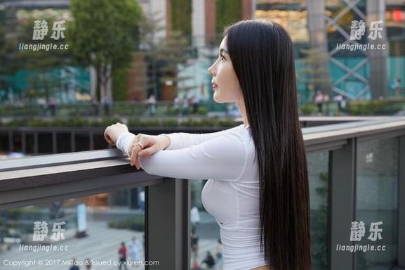 蜜桃社-Gina 蜜桃社 - 图册里的泳装Gina,毫不营造戏剧感,却让我停留多了一会儿