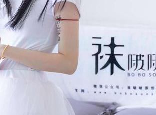 袜啵啵 – 这套甜甜圈的马丁靴作品，浑身散发着一种耐磨的魅力！