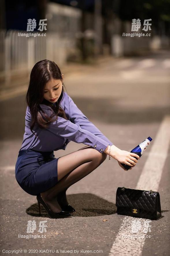 语画界 - 这组写真里，小沫琳的棉袜看得我不只想当观众，还想当腿模！