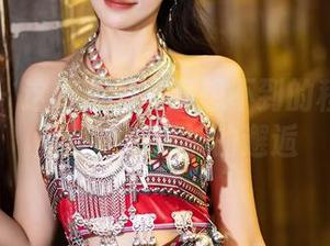语画界 – 这套图里有意想不到的程程程与高跟鞋、筒袜的邂逅