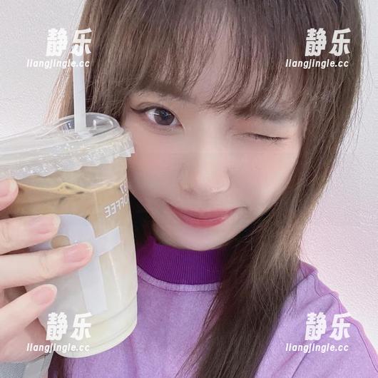 闪月半 闪月半的夏季制服:清凉一夏,套图里尽显青春活力!
