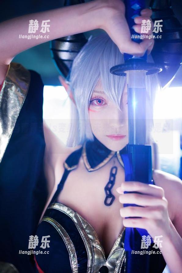 青青子Js 当青青子Js变身初音未来,她的cos是魔法还是神奇?