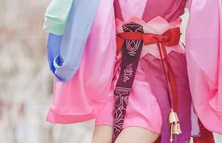 面饼仙儿的写真集《能代》，原图让我捉摸不透。