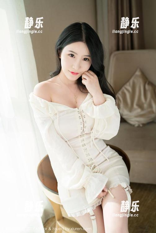 魅妍社-丽Yovi 魅妍社 - 写真中的丽Yovi:皮衣显瘦,但我觉得有点窘迫啊。